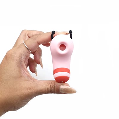 Dedeira Estimuladora em Silicone no Formato de Abelha com 5 Modos de Pulsação e Carregamento via USB Magnético - Kistoy Beebe | 7 x 3,3 cm | Disponível em 2 Cores