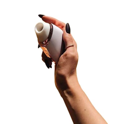 Estimulador Clitoriano Recarregável com 10 Modos de Vibração, 11 Intensidades de Sucção e Aplicativo - Satisfyer Love Triangle