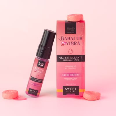 Gel Excitante Unissex Beijável com Sabor de Chiclete, Efeito de Vibração e Esquenta - Intt BabaLub Vibra Sweet Secrets By Carla Geane | 15g