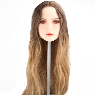 Giselle - Boneca Realística em TPE com Pele Branca, Cabelo Castanho Escuro longo, Olhos Castanhos, Seios Fartos, Vértebras em Aço e Acessórios - 41 Kg e 1,64 Metros de Altura