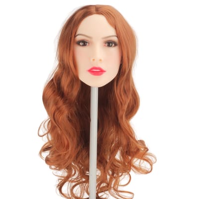 Hannah - Boneca Realística em TPE com Pele Branca, Cabelo Longo Loiro, Olhos Castanhos, Seios Fartos, Vértebras em Aço e Acessórios - 49 Kg e 1,63 Metros de Altura