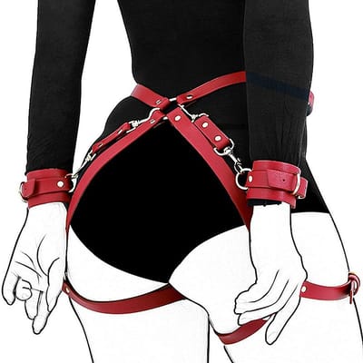 Harness em Couro Sintético com Braceletes e Detalhes com Argolas - Sexy Import | Tamanho Único | Disponível em 2 Cores
