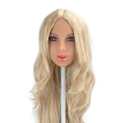 Karen - Boneca Realística em TPE de Pele Morena, Cabelos Loiros, Olhos Azul Claro, Seios Fartos, Vértebras em Aço e Acessórios - 34 kg e 1,48 Metros de Altura