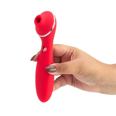 Vibrador Estimulador Duplo com 3 Modos de Pulsação e 10 Modos de Vibração Recarregável - Kisstoy Polly Plus | Disponível em 3 Cores