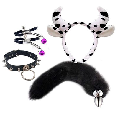 Kit Fetiche em Pelúcia com Tiara de Vaquinha, Plug Anal com Rabo, Grampos Para os Seios com Guizo e Joker com Spike - Sexy Import | 4 Itens