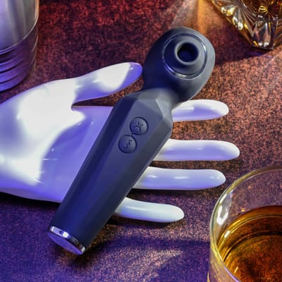 Massageador Estimulador Clitoriano Recarregável com 8 Modos de Vibração, 5 Níveis de Sucção e Resistente à Água - Evolved Rainbow Sucker | 16 x 4 cm