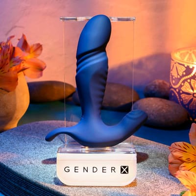 Massageador de Próstata Recarregável em Silicone com 2 Motores, 10 Modos de Vibração e Movimentos Vai e Vem - Gender X True Blue | 10,3 x 3 cm