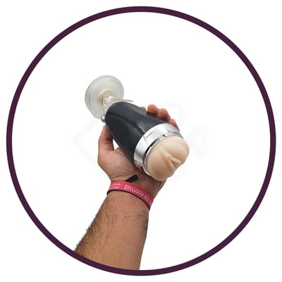 Masturbador Lanterna no Formato de Vagina Realística em TPE com Cerdas Internas e Base em Ventosa - X5 Cup | 10,5 x 3,5 cm