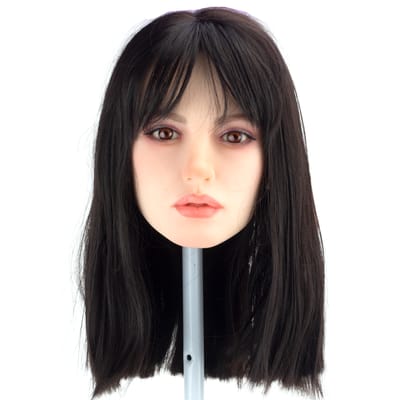 Michele - Boneca Realística em TPE com Pele Branca, Cabelo Curto, Olhos Castanhos, Seios Médios, Vértebras em Aço e Acessórios - 42 kg e 1,65 Metros de Altura