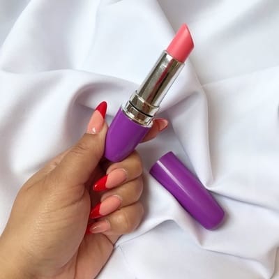 Mini Vibrador em Formato de Batom Rosa - Lipstick Vibe | 9 x 2 cm | Disponível em 6 Cores