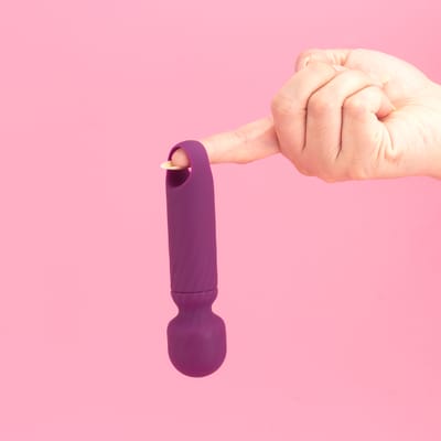 Mini Vibrador Massageador em Silicone com 12 Modos de Vibração e Carregamento via Cabo USB - Exclusiva Aretha | 13,3 x 3,3 cm