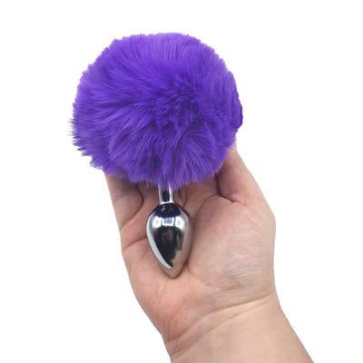 Plug Anal Tamanho "P" em Metal com Pompom de Pelúcia - 6 x 2,6 cm | Disponível em 4 Cores