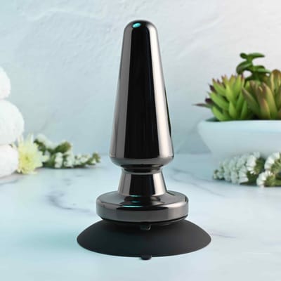 Plug Anal Cônico em Alumínio Cromado com 7 Modos de Vibração, Recarregável e Base de Ventosa Removível - Evolved Advanced Plug Metal | 9,1 x 3,9 cm