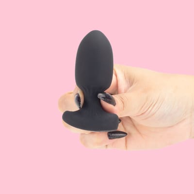Plug Anal ''M'' em Silicone Macio com 9 Modos de Vibração e App Interativo - Exclusiva Soft | 7 x 3,2 cm