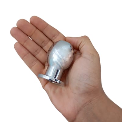 Plug Anal ''M'' Vazado em Aço Inoxidável Cromado - Sexy Import | 5,5 x 3,9 cm