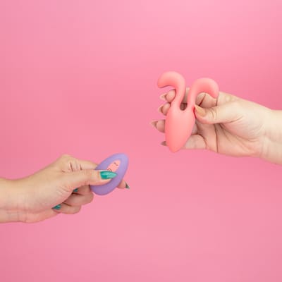 Plug Anal em Silicone com 10 Modos de Vibrações e Controle Remoto Sem Fio - Intt Toys Vibra Collors Plug Me | 8 x 3,7 cm