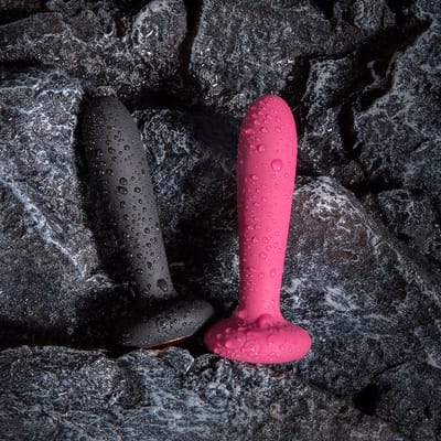 Plug Anal em Silicone Aveludado com 5 Modos de Vibração, Tecnologia de Aquecimento e Controle Remoto sem Fio - Svakom Primo | Disponível em 2 Cores