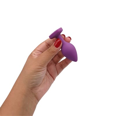 Plug Anal em Silicone no Tamanho "P" com Pedra Brilhante na Base no Formato de Coração - SI | 5,7 x 2,6 cm | Disponível em 4 Cores