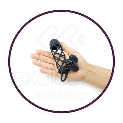 Pretty Love - Capa Peniana Vazada com Estimulador de Clítoris em Silicone e Anel para Escroto