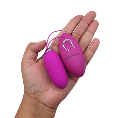 Cápsula Vibratória em Silicone com 12 Modos de Vibração, Resistente à Água, Recarregável e Controle Remoto sem Fio - Pretty Love Jenny | 7 x 2,8 cm