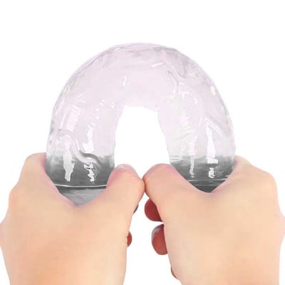 Prótese Peniana em TPE Transparente com Glande Definida, Texturas e Base Ventosa - Dildo 8.5 | 19,5 x 3,8 cm | Disponível em 2 Cores