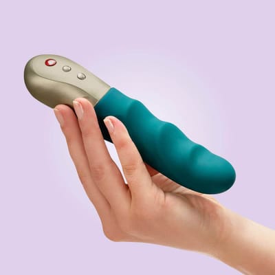 Pulsador Estimulador Recarregável em Silicone com 3 Ritmos de Pulsação e 5 Velocidades - Fun Factory Stronic Petite | 10,8 x 3,7 cm | Disponível em 2 Cores