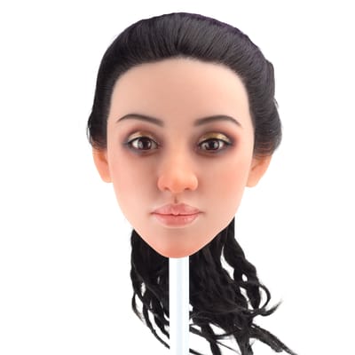 Samantha - Boneca Realística em TPE com Pele Branca, Cabelo Longo, Olhos Castanhos, Seios Médios, Vértebras em Aço e Acessórios - 33 kg e 1,48 Metros de Altura
