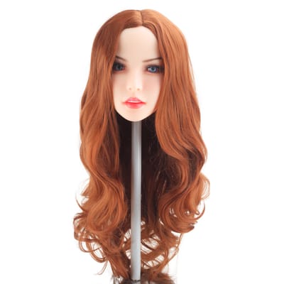 Saori - Boneca Realística em TPE com Pele Branca, Cabelo Loiro Longo Escuro, Olhos Azuis, Seios Fartos, Quadril Largo, Vértebras em Aço e Acessórios - 53 Kg e 1,64 Metros de Altura