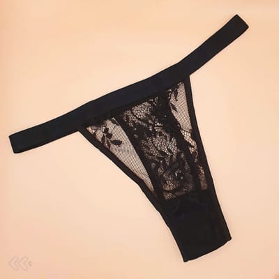 Tanga Feminina em Rendão com Detalhes Florais e Suporte para Acessórios - Magic Panty | Tamanho Único