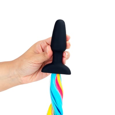 Plug Anal em Formato Cônico em Silicone com Base de Segurança e Cauda Cor de Arco-Íris - Topo Toys | 9 x 3,3 cm