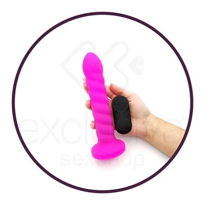 Topo Toys - Plug Anal Recarregável em Silicone com Textura Anelar, 7 Modos de Vibrações, 4 Velocidades de Vibrações e Controle Remoto - 19 x 3,5 cm