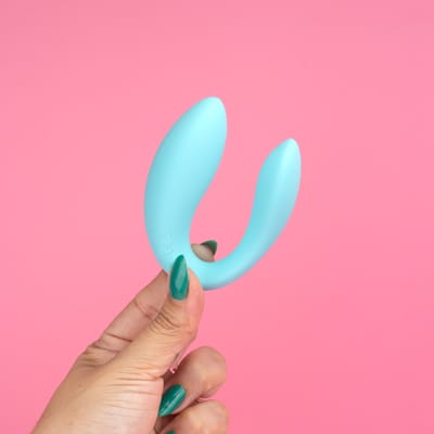 Vibrador para Casal em Silicone Cirúrgico com 9 Modos de Vibração e Resistente à Água - Intt Toys Sincronia