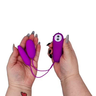 Vibrador Duplo Revestido em Silicone com 12 Modos de Vibrações e Controle Remoto com Fio - Pretty Love Irma | 5,8 x 2,6 cm