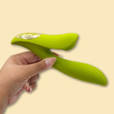 Vibrador de Ponto G em Silicone com 3 Modos de Vibração e Estimulador Clitoriano com 10 Níveis de Pulsação - Intt Cosméticos By Laura Muller My Secret | 12 x 3,5 cm