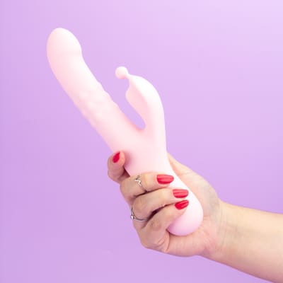 Vibrador Rabbit em Silicone com 10 Vibrações, Pulsações, Modo ''Vem Cá'' e Carregamento USB Magnético - Exclusiva Marcela