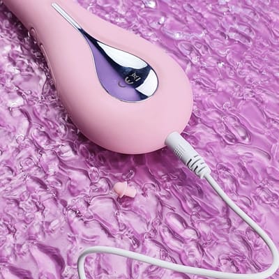 Vibrador Recarregável com Câmera Embutida, 5 Modos de Vibração e à Prova D'Água - 20 x 2,5 cm | Svakom Siime Eye