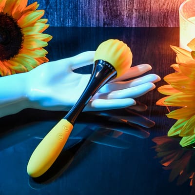 Vibrador sem Gênero Recarregável em Silicone Aveludado e Cromado com 10 Modos de Vibração - Gender X Sunflower | 20 x 4,5 cm