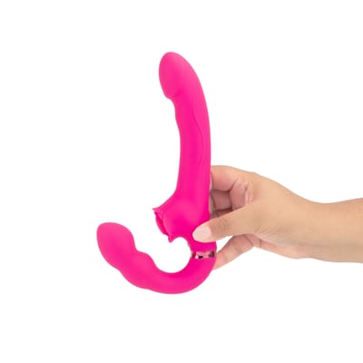 Vibrador Strap On em Silicone com 10 Modos de Vibrações, 5 Tipos de Batidinhas, Recarregável e Controle Remoto - Yaffa Lingerie | 13,3 x 3,5 cm