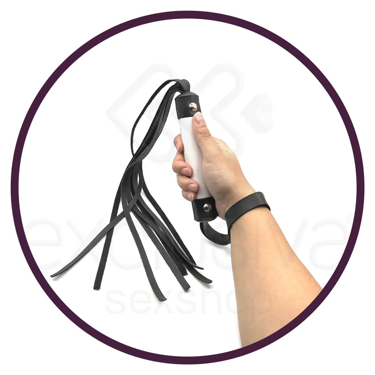 Chicote Luxo com Tiras em Couro Sintético e Alça de Segurança - Brasil Fetiche | 53 cm | Disponível em 6 Cores - 7