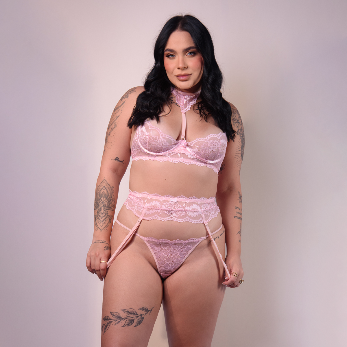 Conjunto em Renda Sem Bojo e com Aro de Sustentação, Cinta Liga e Coleira - Exclusiva Lingerie | Disponível em 3 Cores e 2 Tamanhos Plus Size - 7