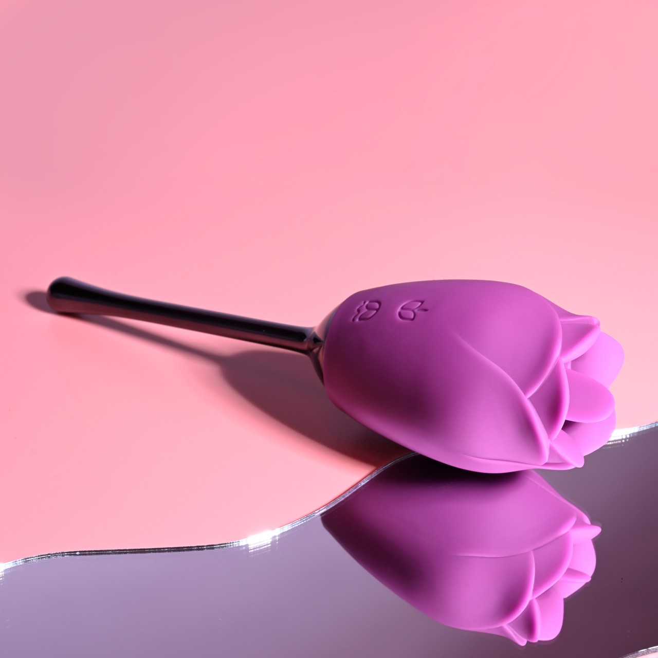 Estimulador de Clitóris Recarregável em Formato de Flor com 9 Modos de Vibrações - Evolved Playboy Pleasure Petal | 15,6 x 4,4 cm - 5