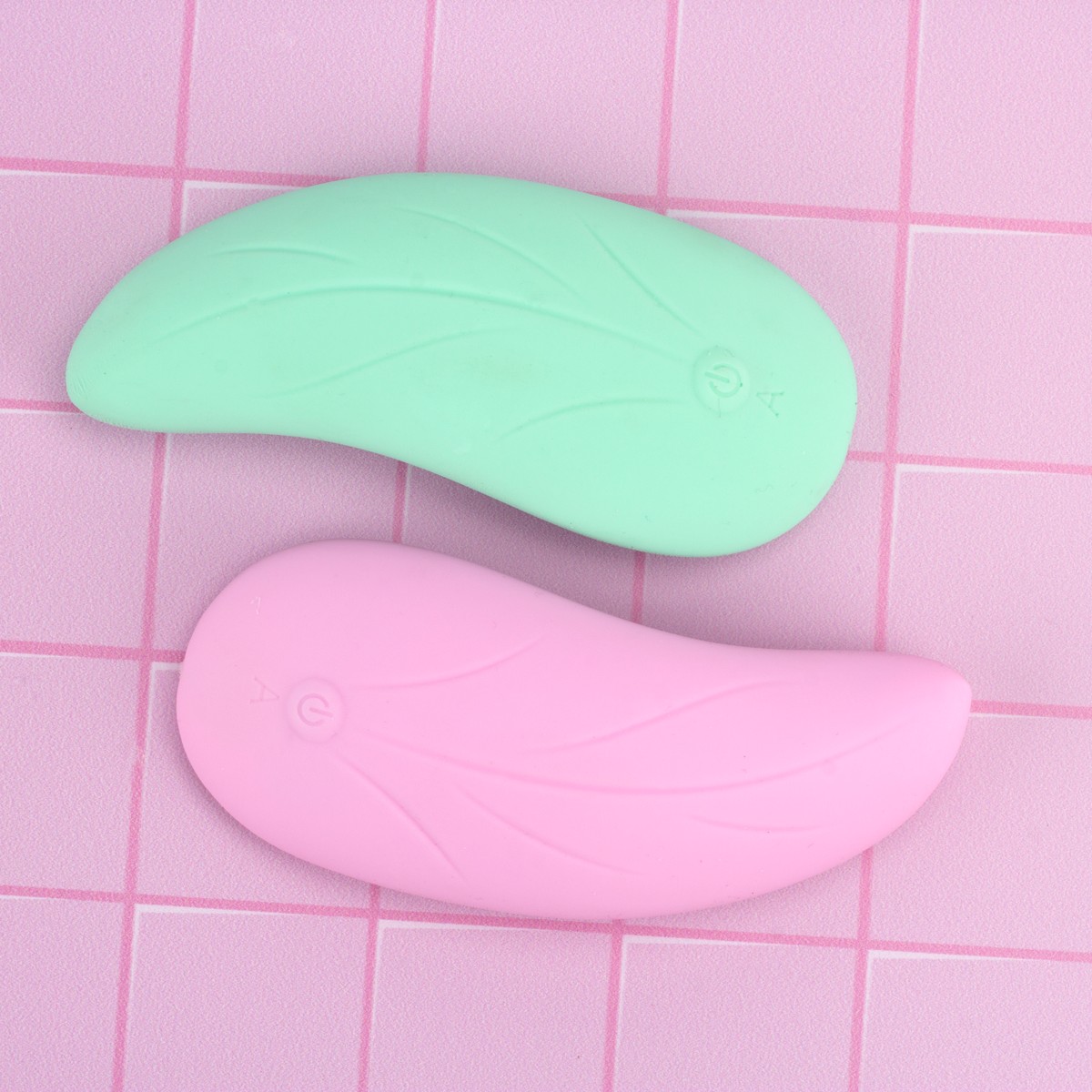 Vibrador Massageador para Calcinha em Silicone com Forma de Folha e 8 Modos de Vibrações - Libo Lina | 9,5 x 4,3 cm | Disponível em 2 Cores - 1