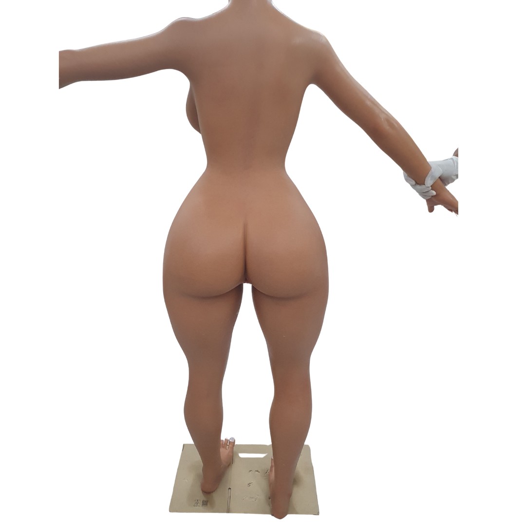 Luna - Boneca Realística em Silicone com Cabelos Longos, Olhos Castanhos, Seios Médios, Vértebras em Aço e Demais Acessórios - IronTech Doll | 42 kg e 164 Metros de Altura - 10