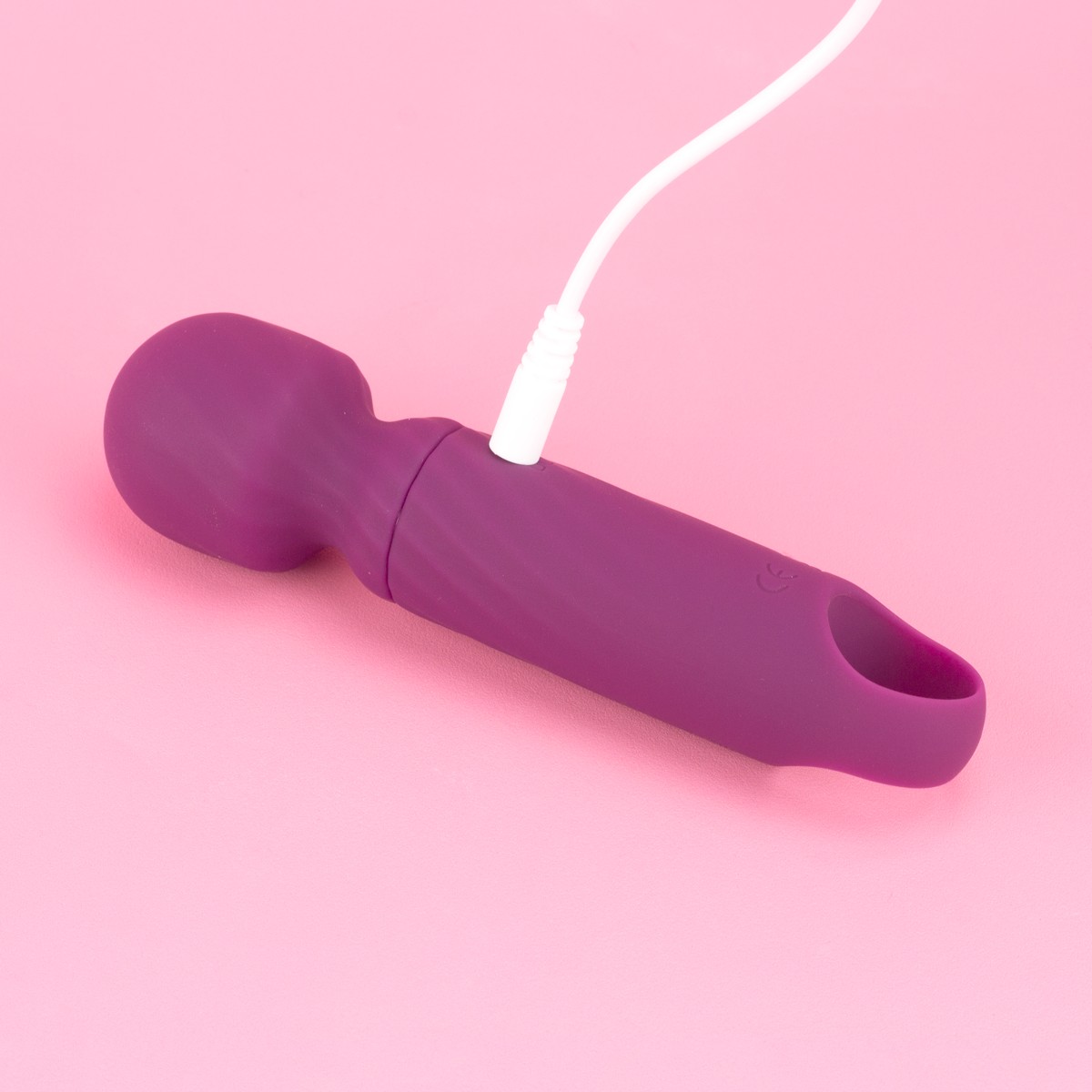 Mini Vibrador Massageador em Silicone com 12 Modos de Vibração e Carregamento via Cabo USB - Exclusiva Aretha | 13,3 x 3,3 cm - 4