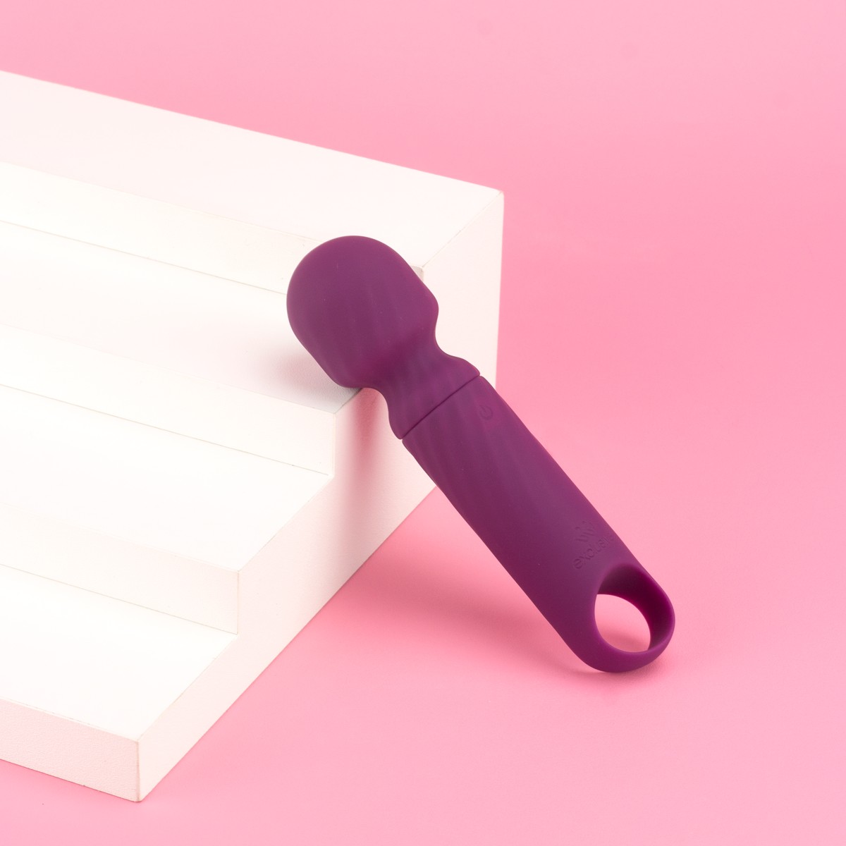 Mini Vibrador Massageador em Silicone com 12 Modos de Vibração e Carregamento via Cabo USB - Exclusiva Aretha | 13,3 x 3,3 cm - 3