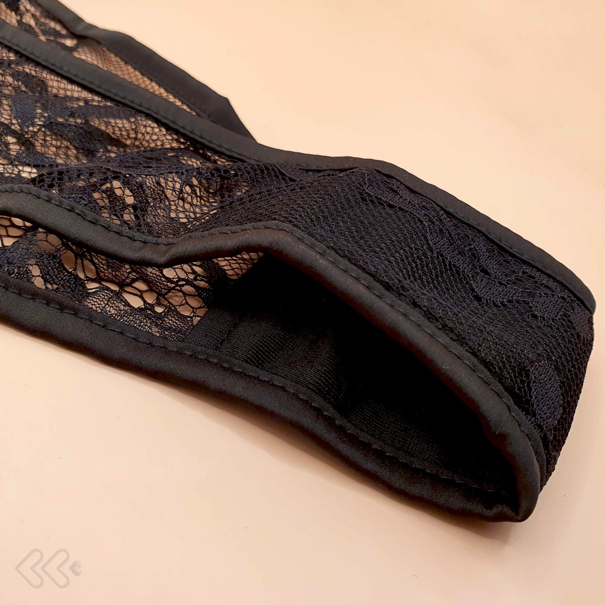 Tanga Feminina em Rendão com Detalhes Florais e Suporte para Acessórios - Magic Panty | Tamanho Único - 5