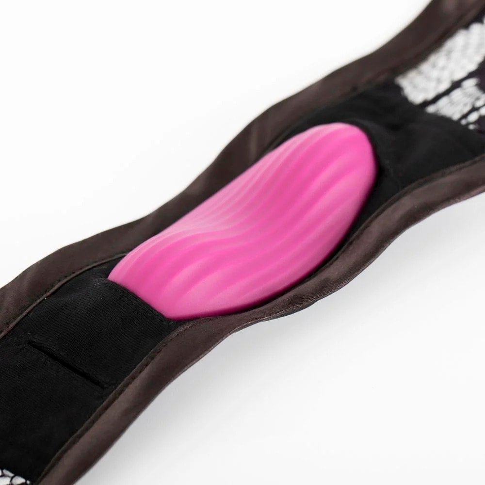Vibrador de Calcinha em Silicone com 11 Modos de Vibração, Controle Via Aplicativo e Recarregável - Svakom Edeny |  9 x 3 cm - 2