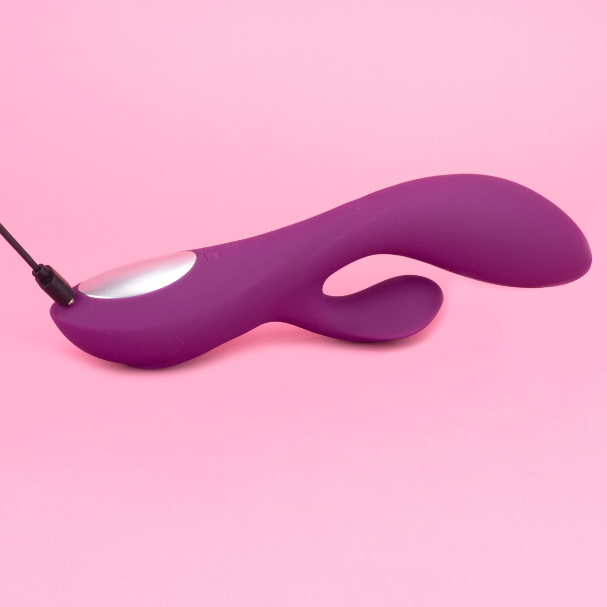 Vibrador Rabbit em Silicone Macio com 8 Modos de Vibração, Movimentos e Recarregável via Cabo USB - Exclusiva Mari - 5