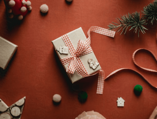Amigo secreto erótico: ideias para fazer uma brincadeira diferente